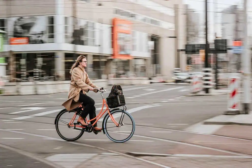 girl with cycle