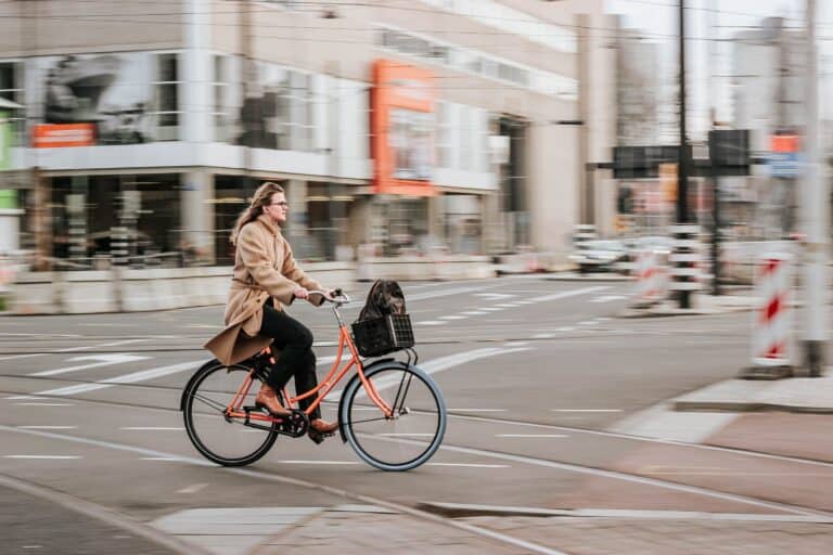 girl with cycle